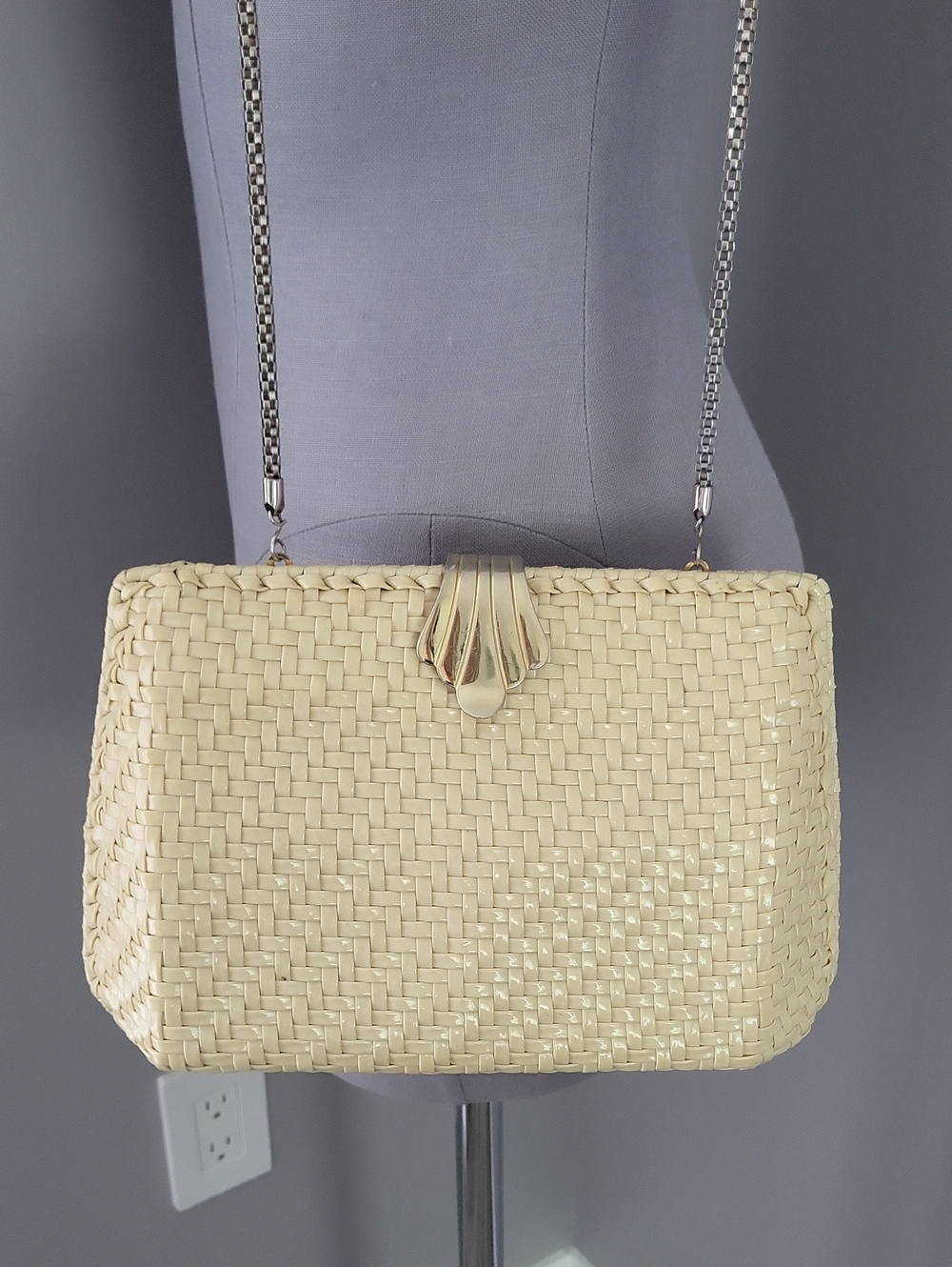 Vintage 90s Does 1950s Woven Cream Clamshell Clutch Bag - Picture 3 of 15
